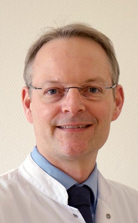 Portrait von Chefarzt Privatdozent Doktor med. Dotkor med. habil. Alexander Koch 